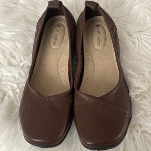 NATURALIZER LEATHER FLATS SHOES